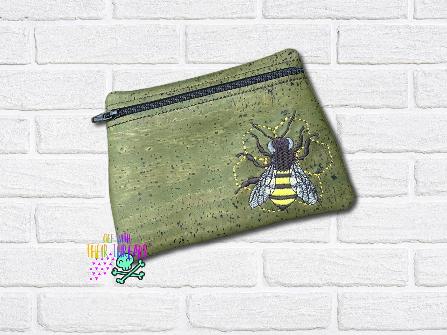 DIGITAL DOWNLOAD Honey Bee Clutch Applique Zipper Bag Lined and Unlined