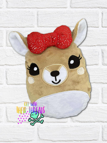 Cute and cuddly reindeer stuffy embroidery design, perfect for the holidays!